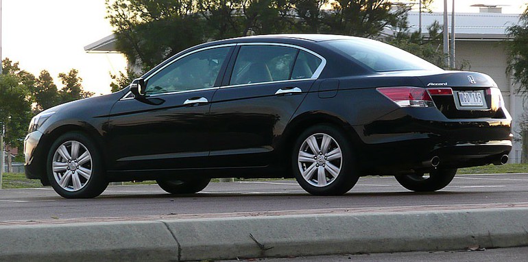 08hondaaccordrear3quzoom.jpg