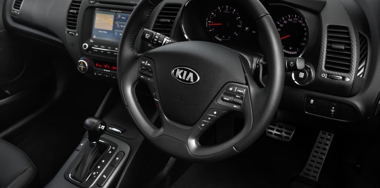 2013-Kia-Cerato-Hatch-16