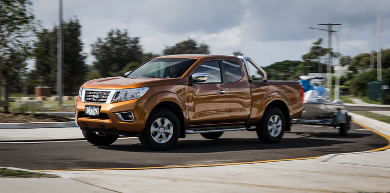 Difference between toyota hilux and ford ranger #7