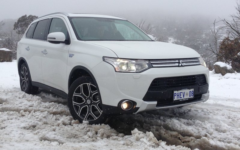 Mitsubishi Outlander: recall and characterization of the first generation of cars Mitsubishi Outlander: recall and characterization of the first generation of cars