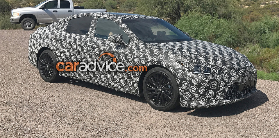 2018_lexus_es_spy-photos_02.jpg