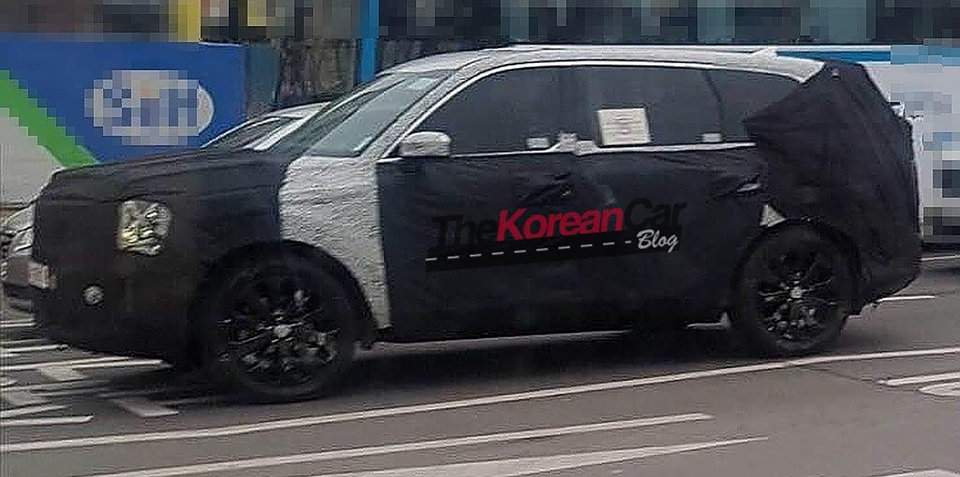 2019-kia-telluride-spy-photo.jpg