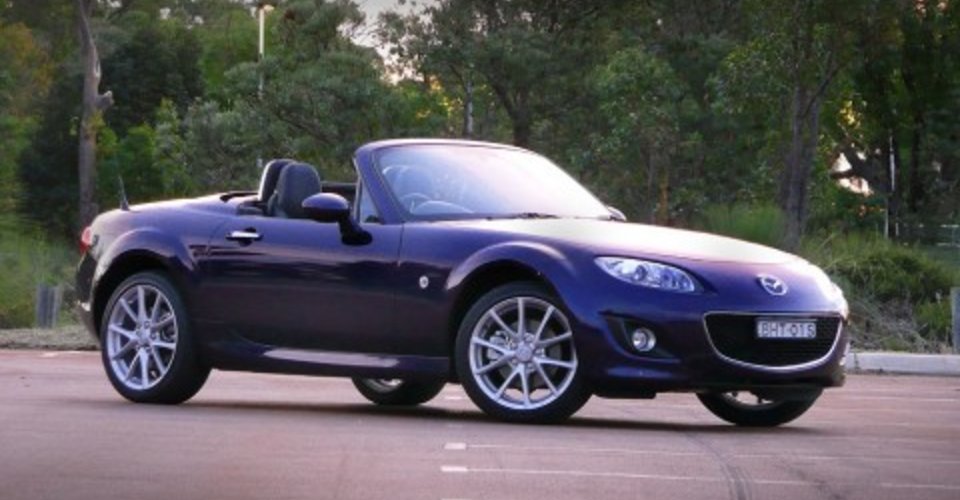 https://s3.caradvice.com.au/thumb/960/500/wp-content/uploads/2009/05/mazdamx5-front3quroofdown2-480x359.jpg