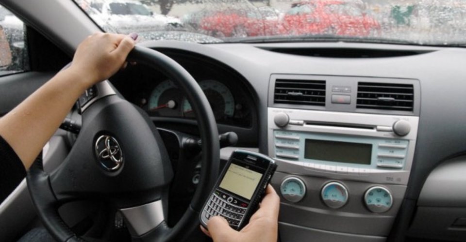 Texting While Driving >> Text message and phone call blockers aim to improve vehicle safety - photos | CarAdvice Texting While Driving >> Text message and phone call blockers aim to improve vehicle safety - photos | CarAdvice