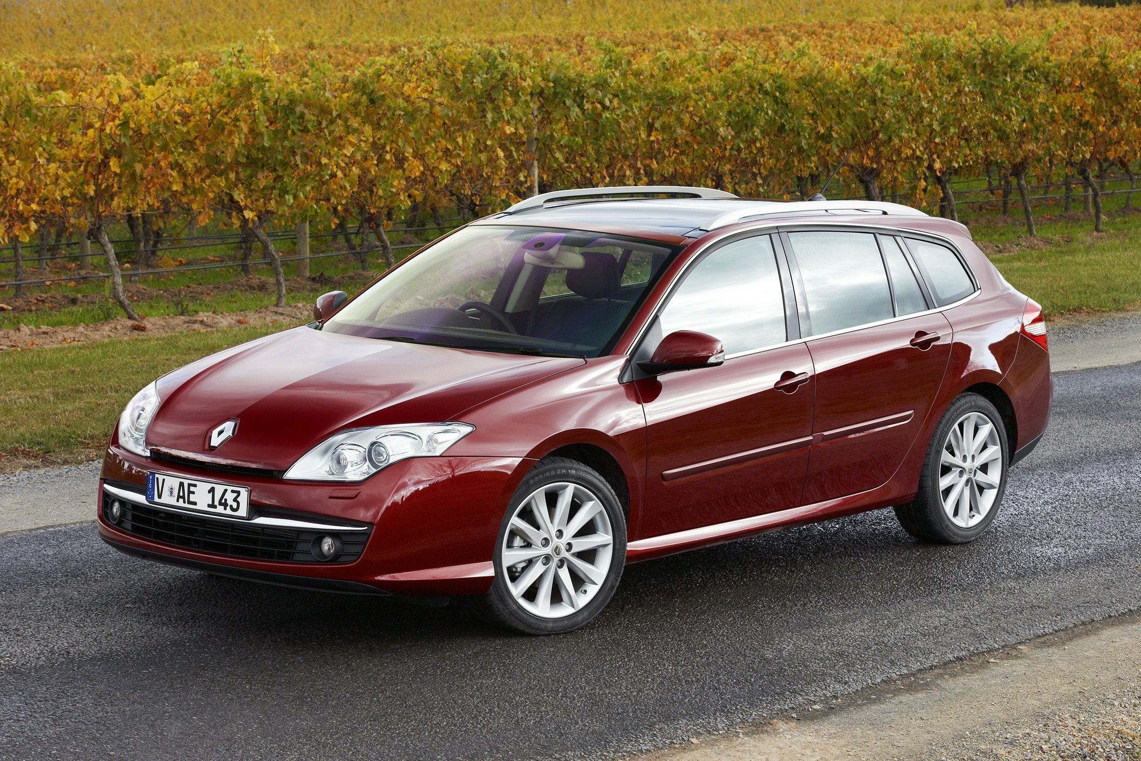 2009 Renault Laguna Estate - First Steer - Photos (1 of 12)