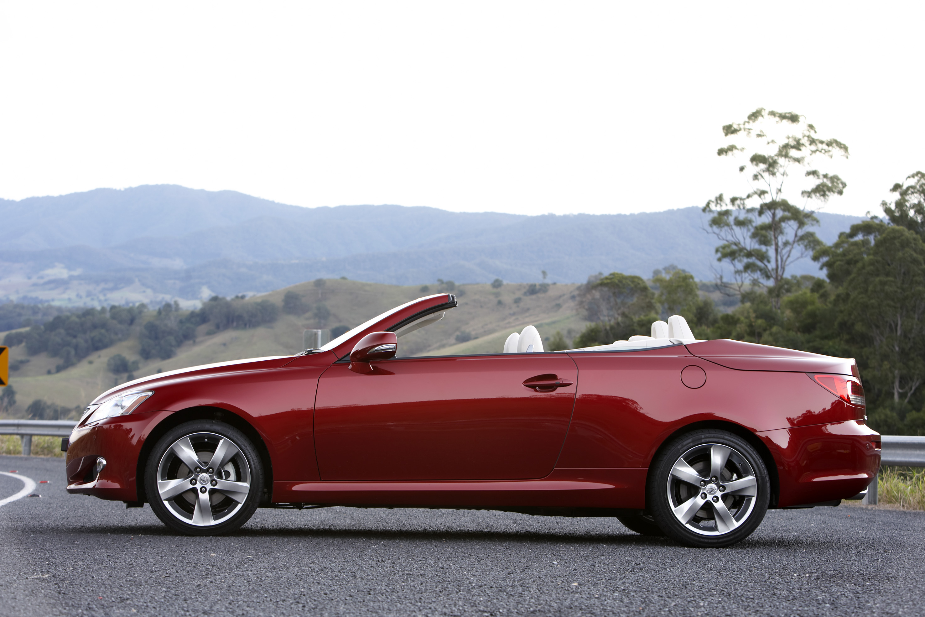 Lexus is 250c