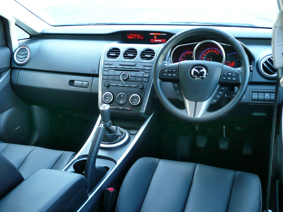 Mazda CX-7 2011 салон