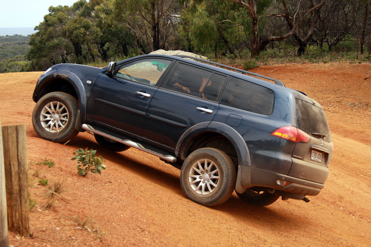 Mitsubishi Challenger Review - photos | CarAdvice