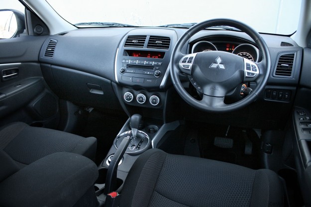 Mitsubishi asx салон