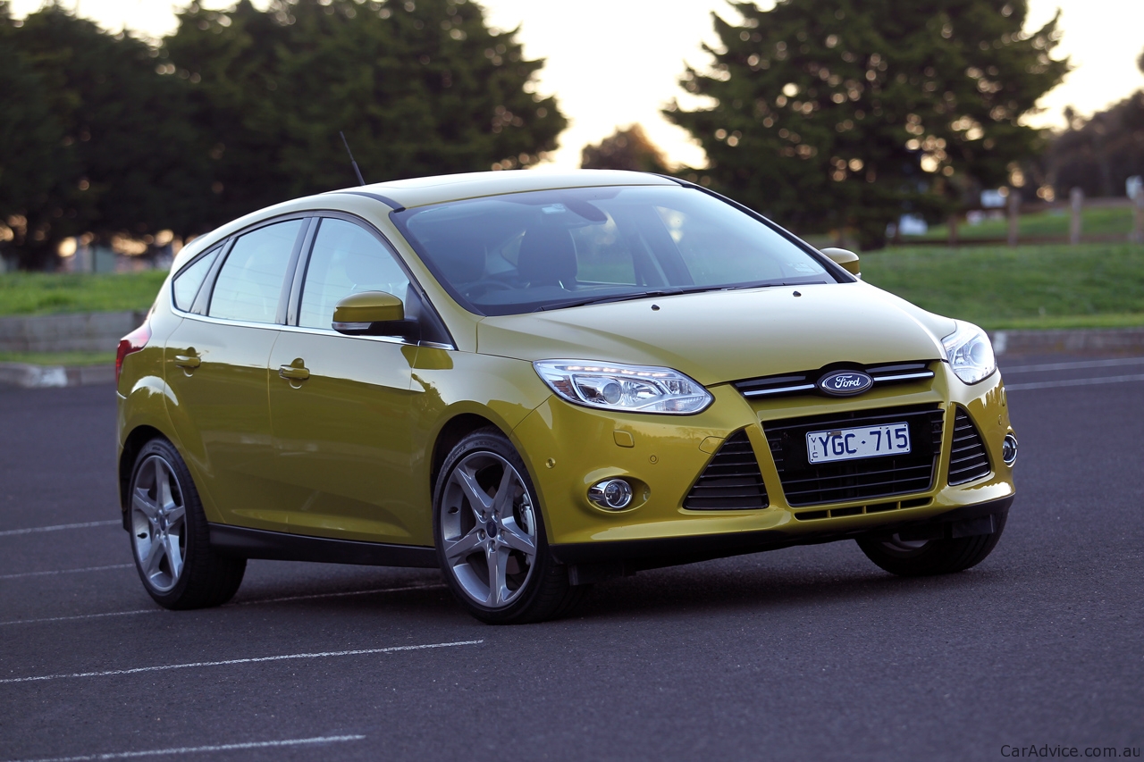 Фокуса 6 лет. Ford Focus 2011 г.в.. Оливковый Ford Focus 2. Оливковый цвет машины Форд. Focus Olive цвет.