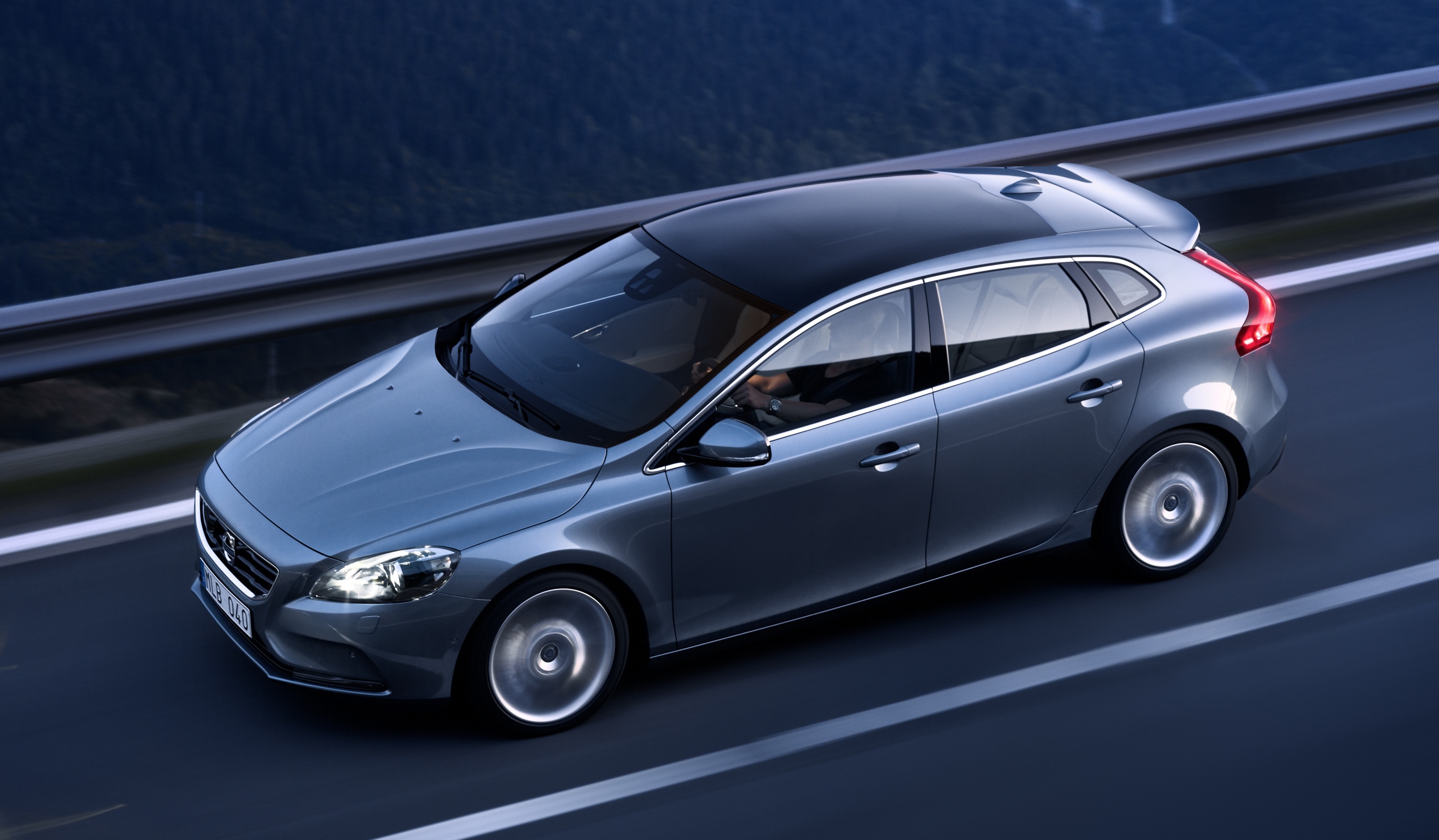 Volvo V40 Review - photos | CarAdvice