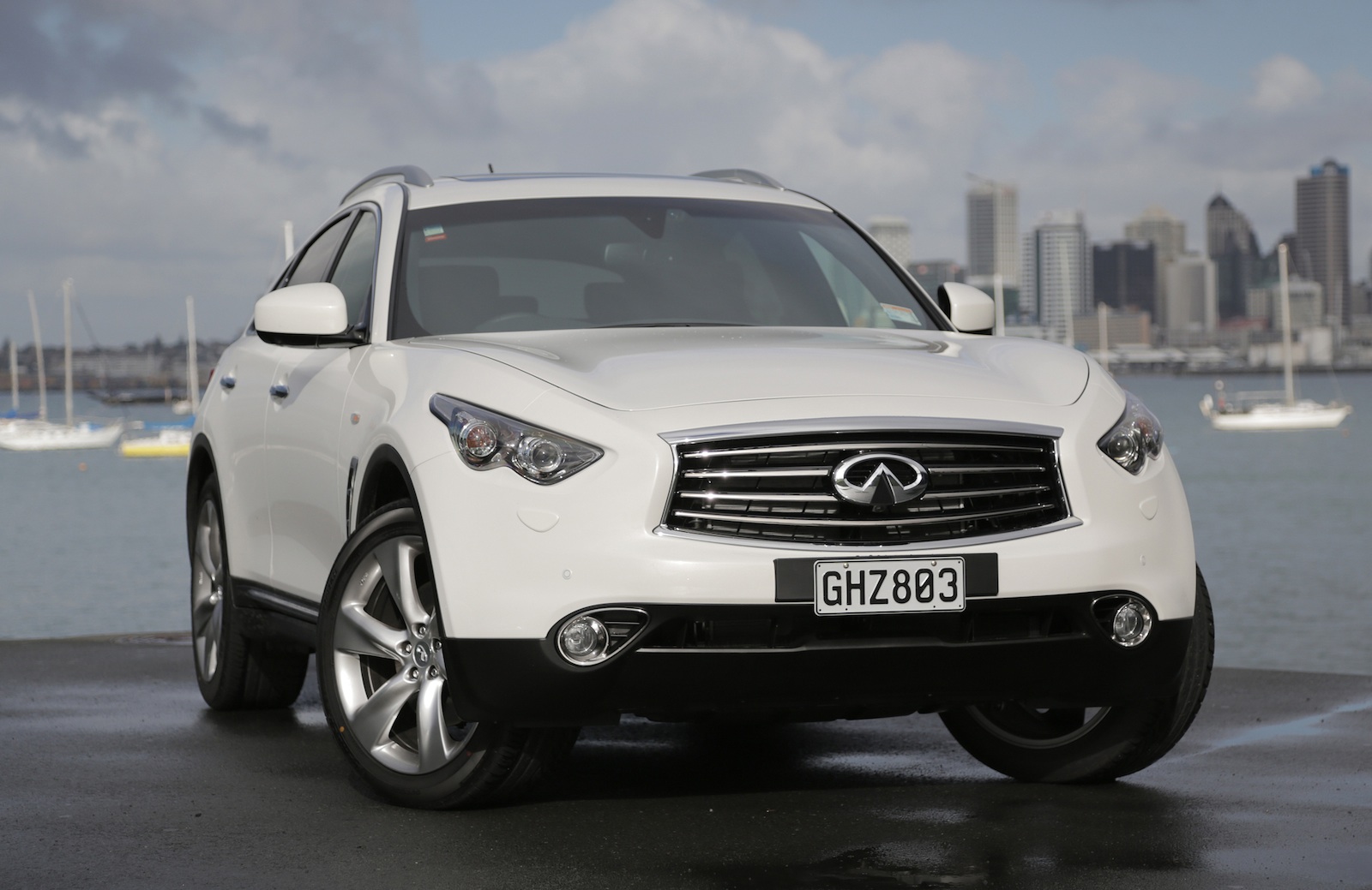 Машина Infiniti fx50