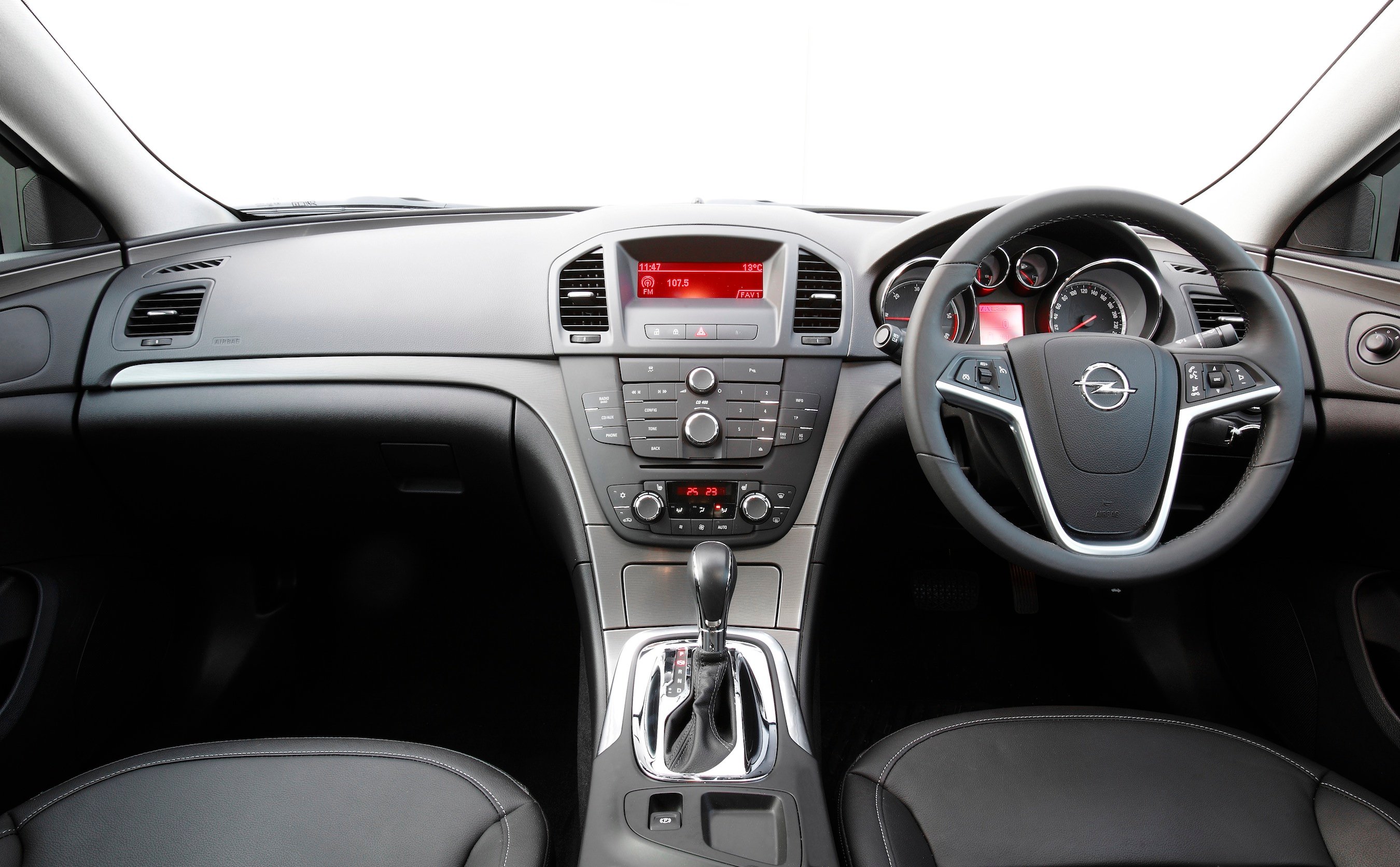 Opel Insignia sedan interior