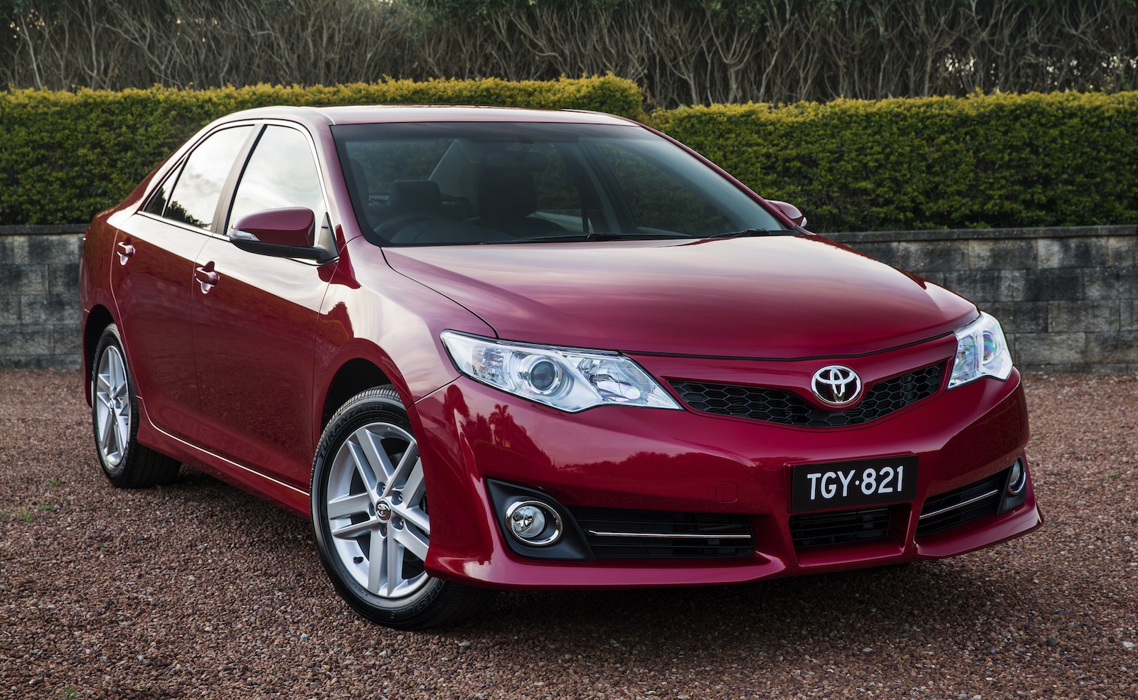 Toyota Camry Atara R: value-packed special edition released - photos ...
