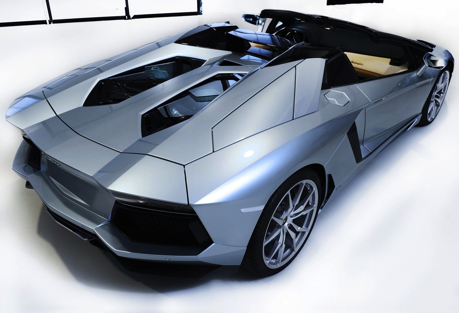 Lamborghini Aventador LP700-4 Roadster: circa-$845,000 ...