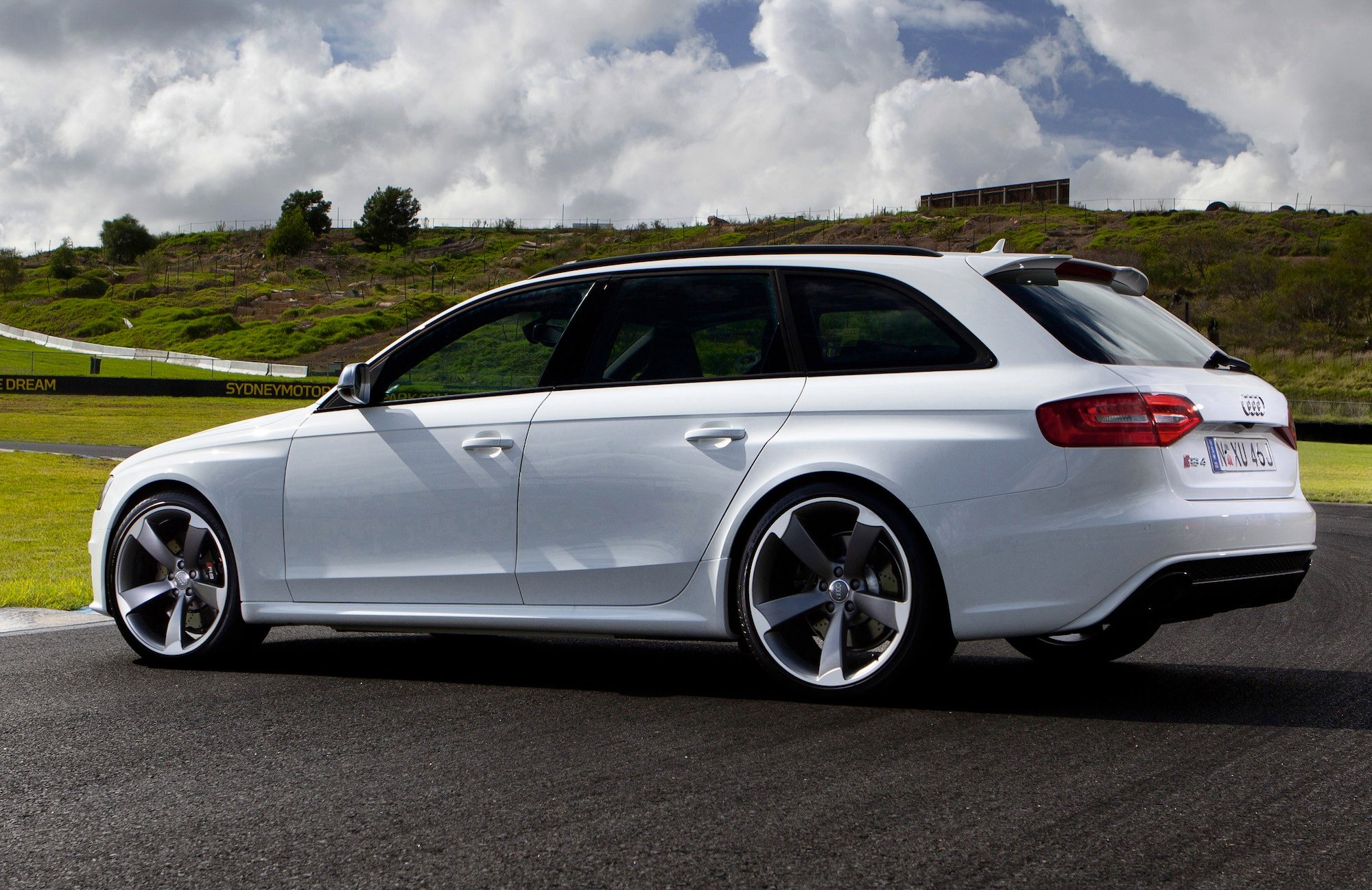 Audi RS4 Avant: hot wagon rolls into Australia - photos | CarAdvice