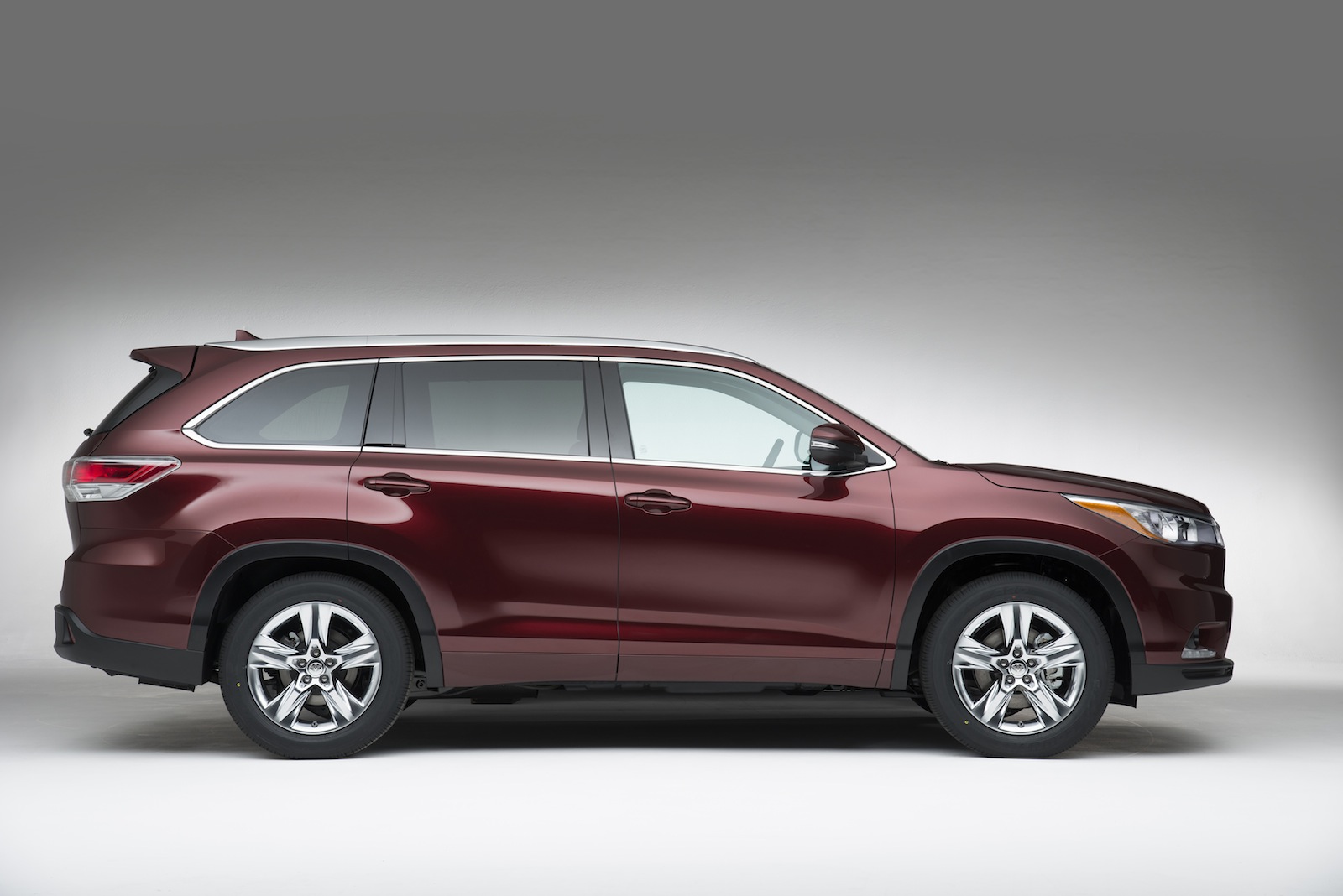 Toyota Kluger all new SUV now seats eight but still 