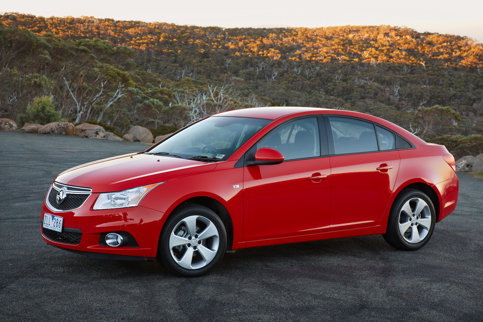 Holden Cruze gets $19,490 price tag, 1.6-litre turbo availability - photos | CarAdvice