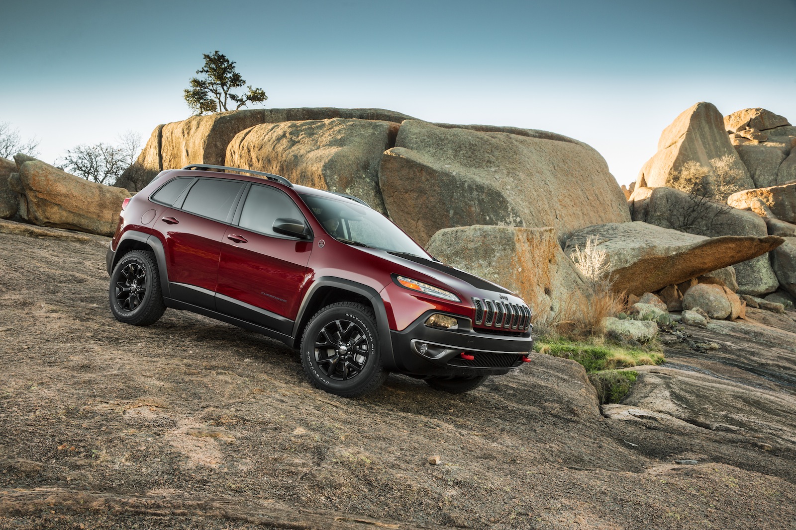 Jeep Cherokee frontwheel drive, ninespeed auto for midsized SUV