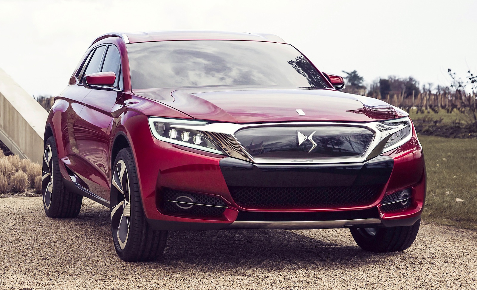 Citroen DS Wild Rubis concept: plug in hybrid SUV details