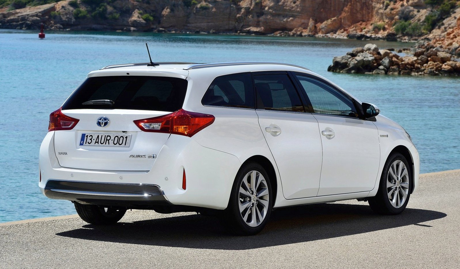 Toyota Corolla gets hybrid wagon option for Europe ...