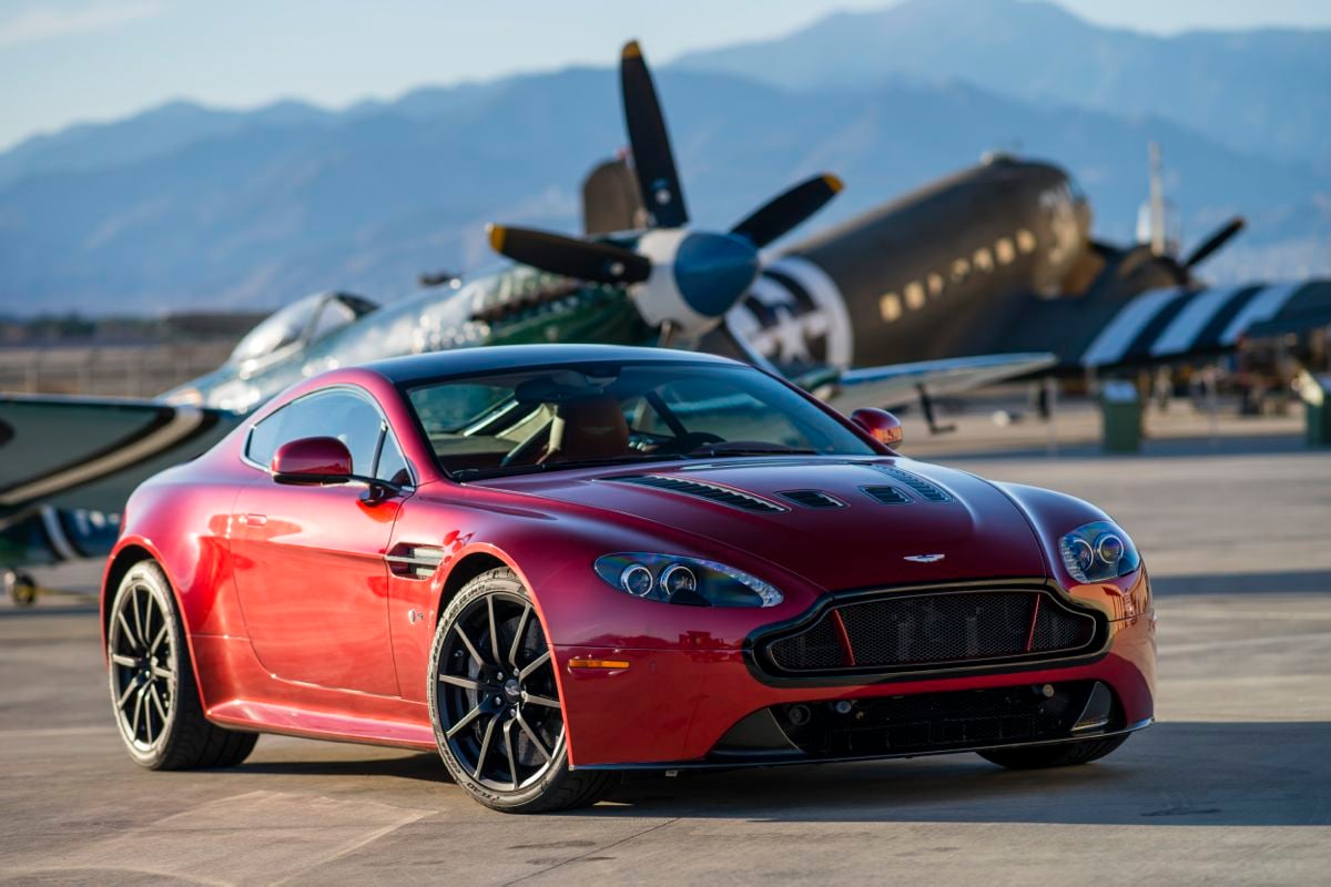 Aston Martin v12 Vantage s