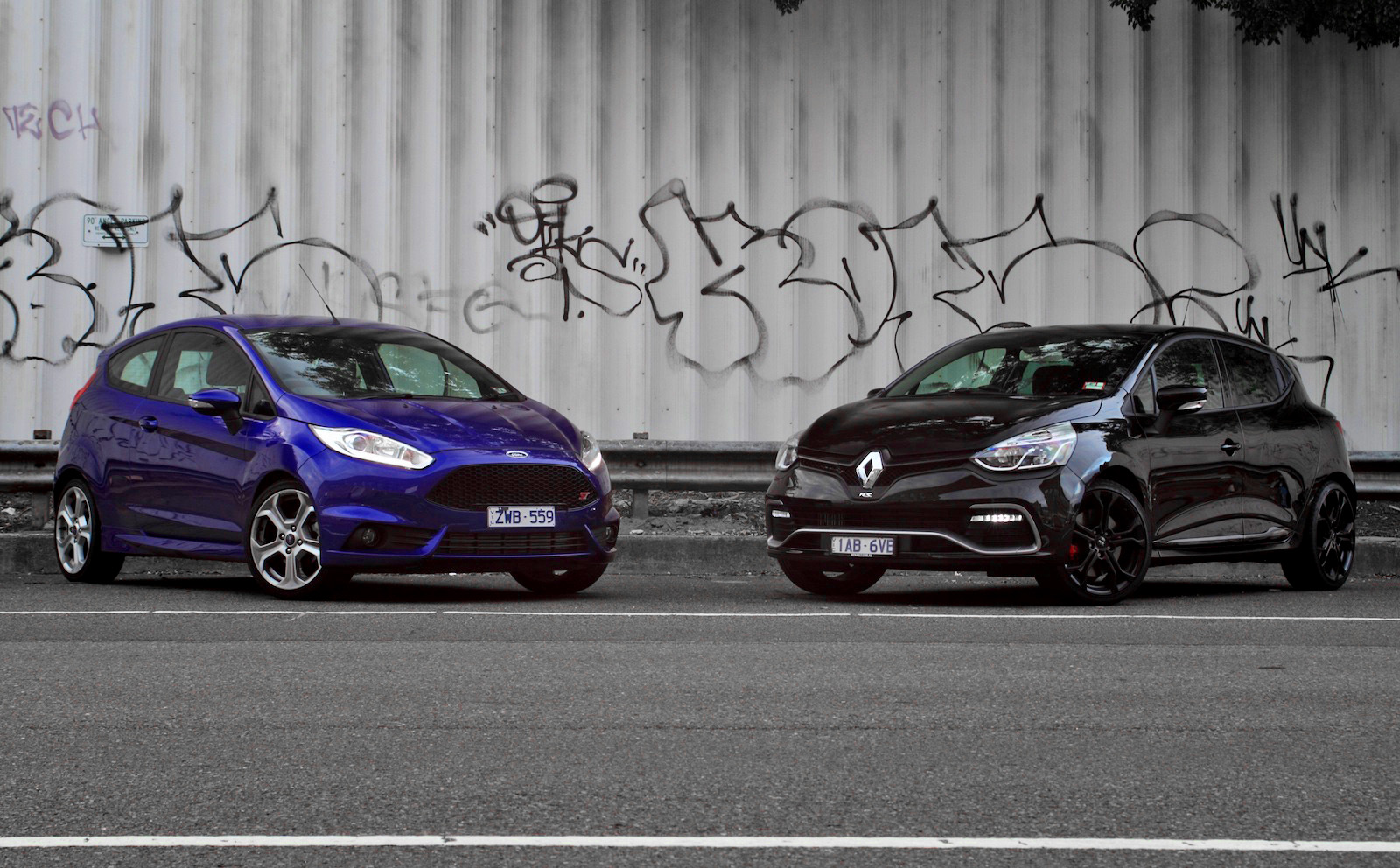 Renault clio rs vs ford focus rs #4