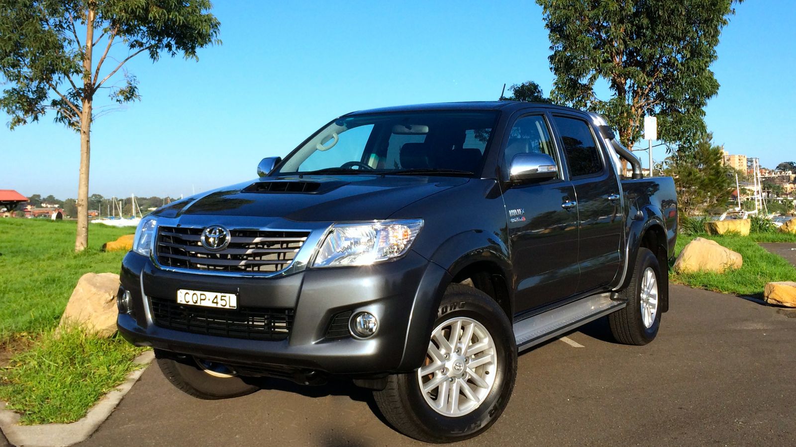 2014 Toyota HiLux Review : 4x4 SR5 diesel dual-cab - photos | CarAdvice