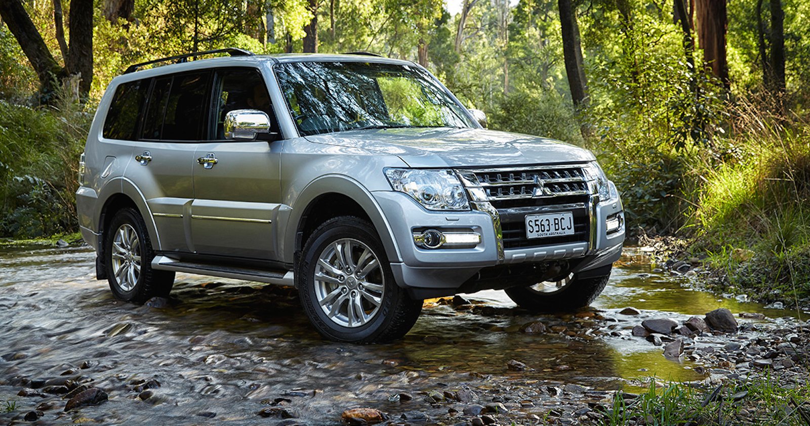 2015 Mitsubishi Pajero pricing and specifications - photos | CarAdvice