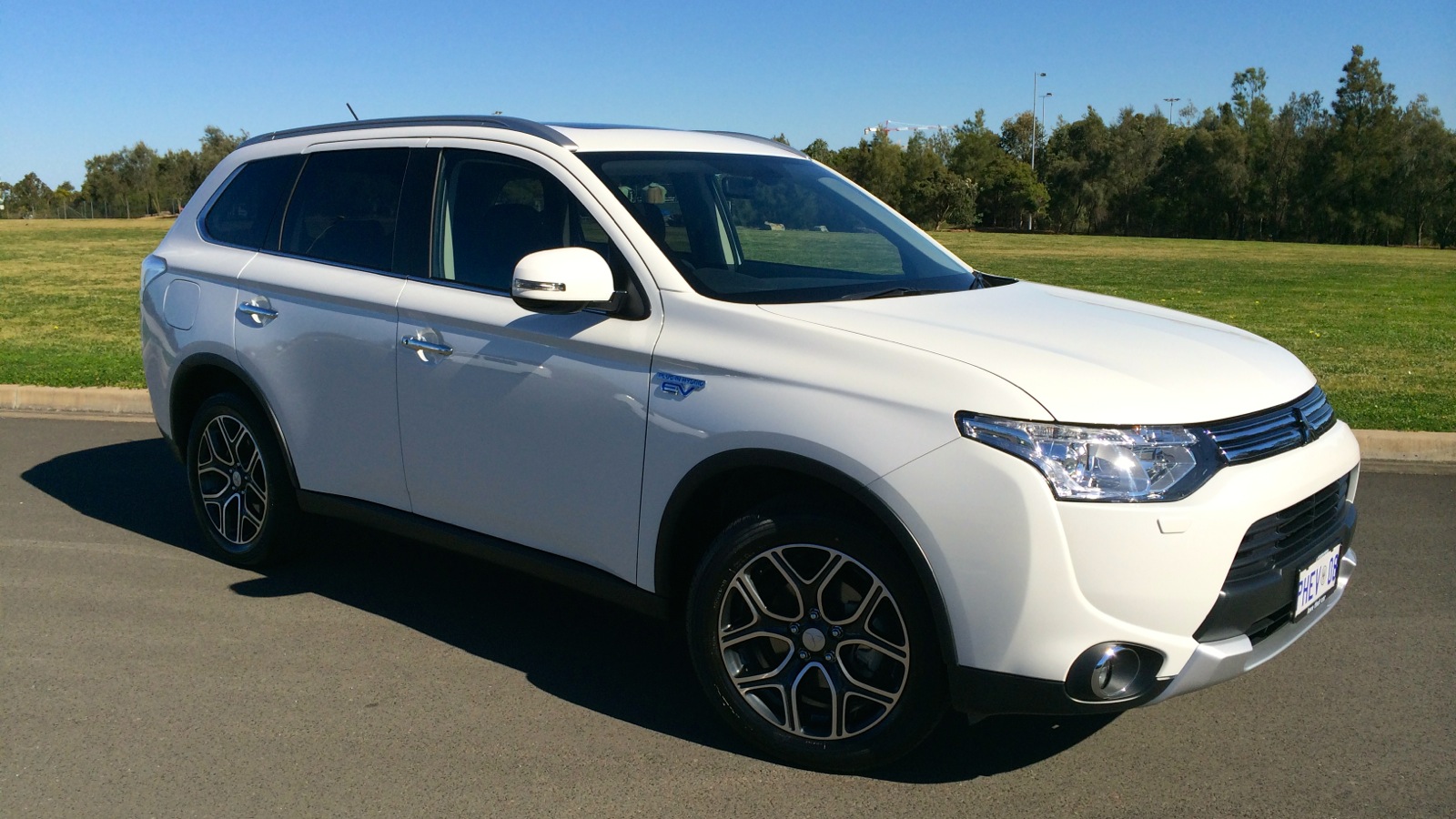 Mitsubishi Outlander PHEV: Long-term report one - photos ...