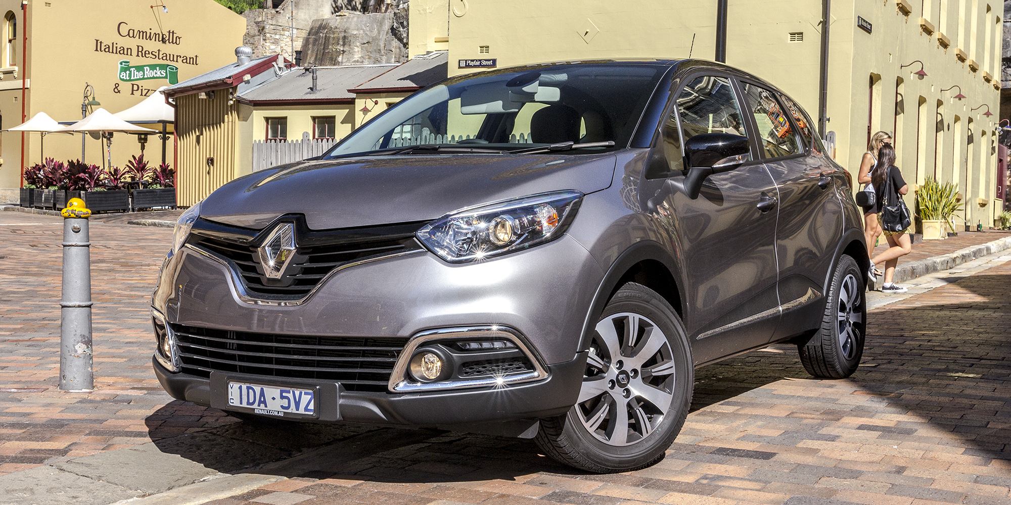 Peugeot 2008 Vs Renault Captur 2017