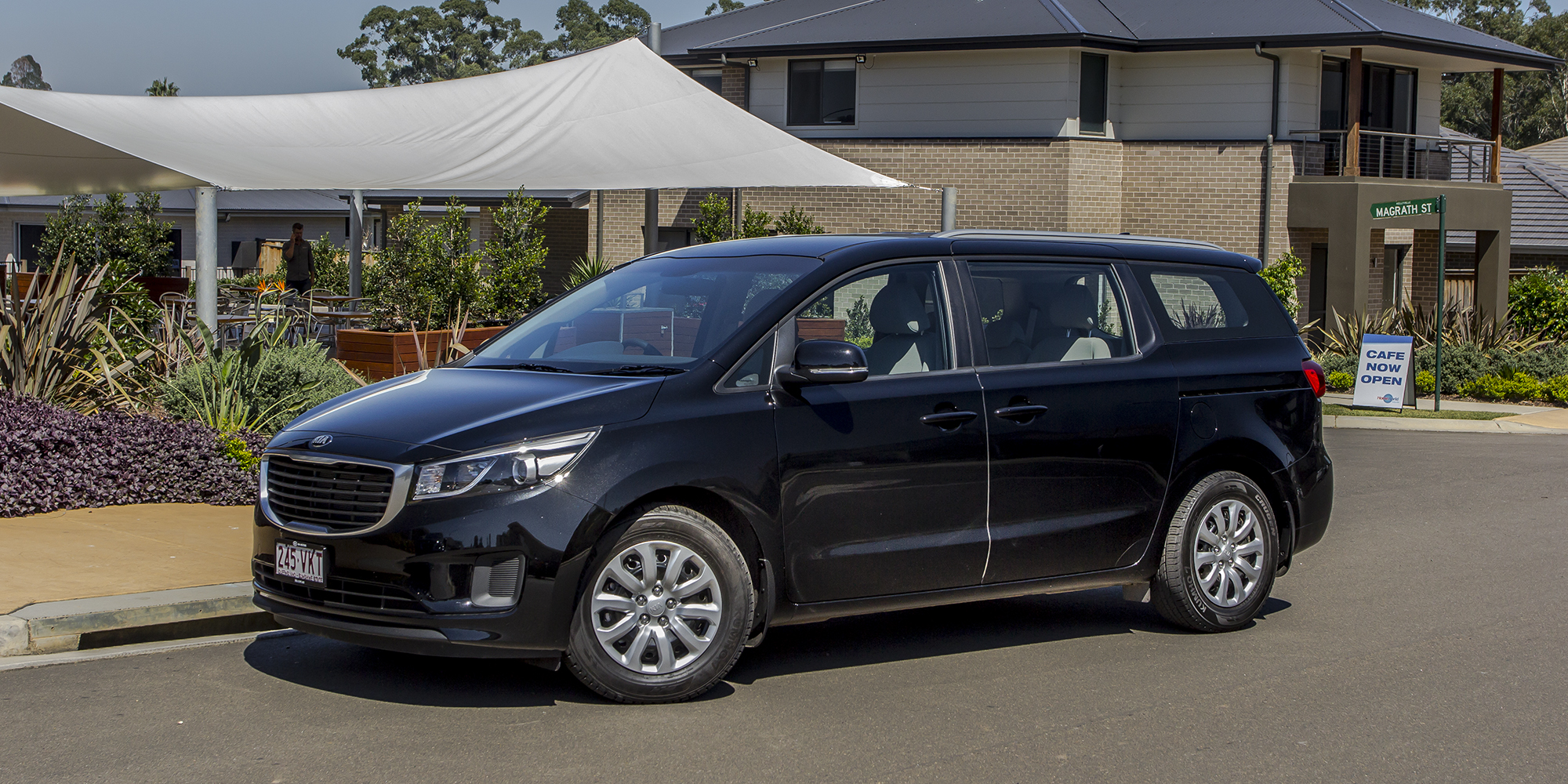 Kia Carnival v Honda Odyssey : Comparison review - Photos