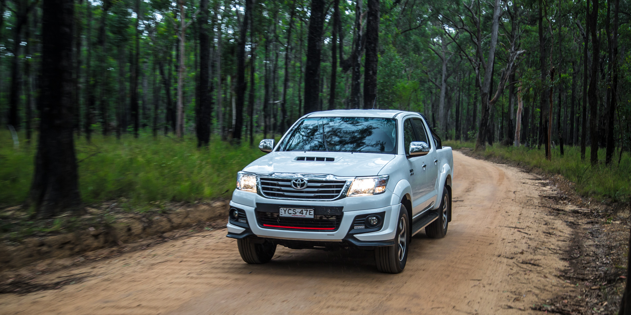 Toyota hilux compare ford ranger #5
