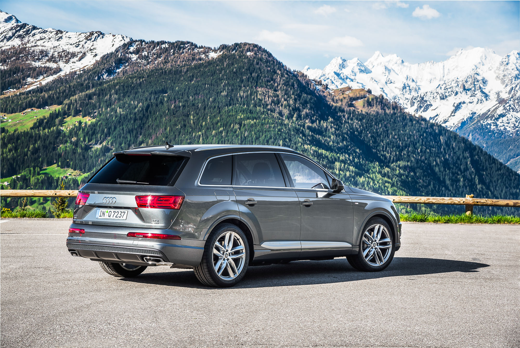 2016 audi q7 switzerland 13