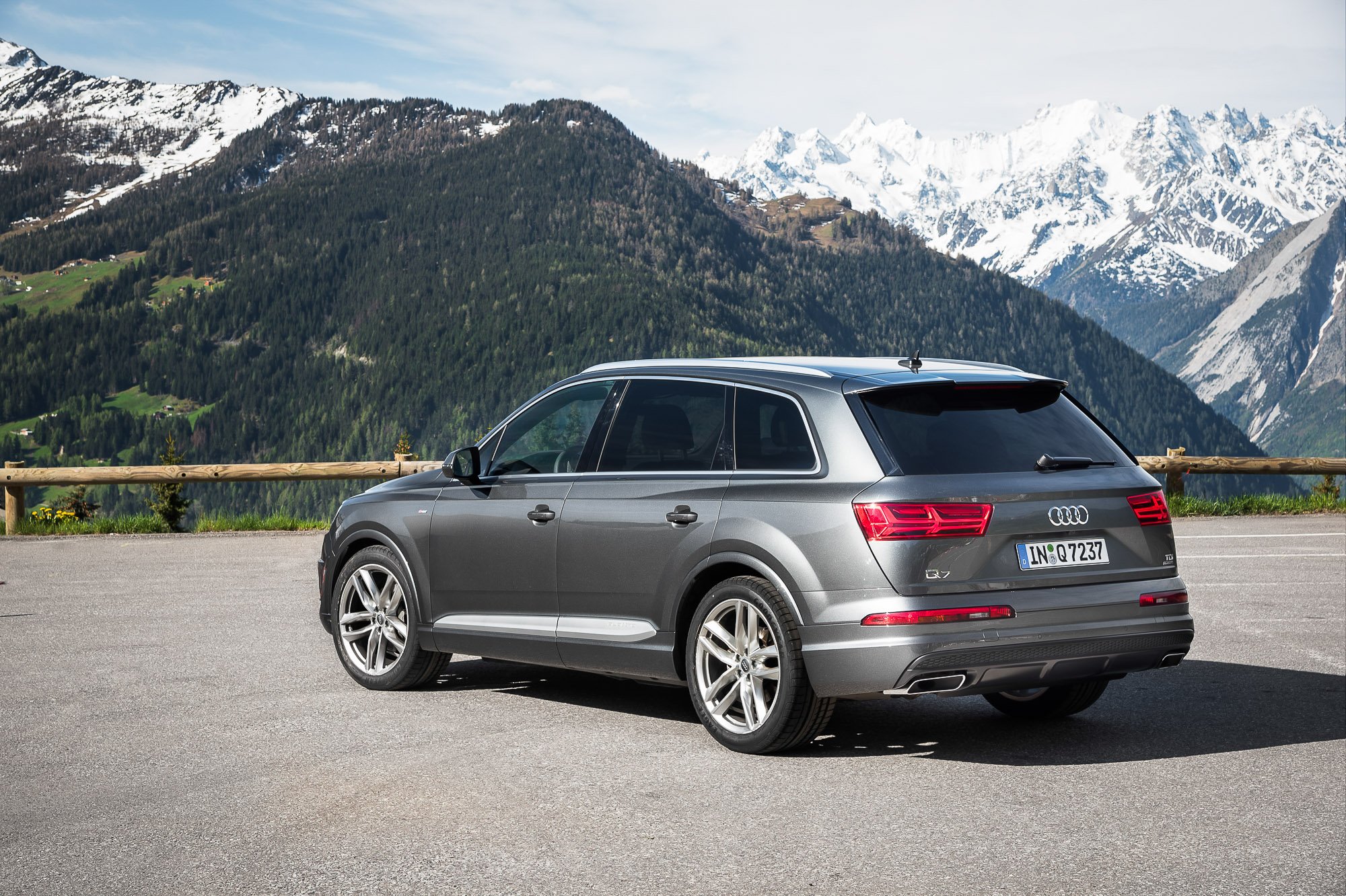 2016 Audi Q7 Review | CarAdvice