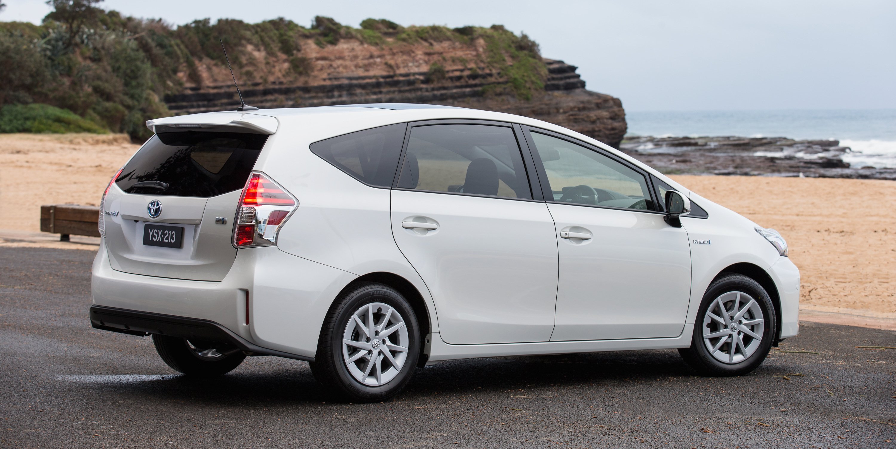 2015 Toyota Prius V pricing and specifications - photos ...
