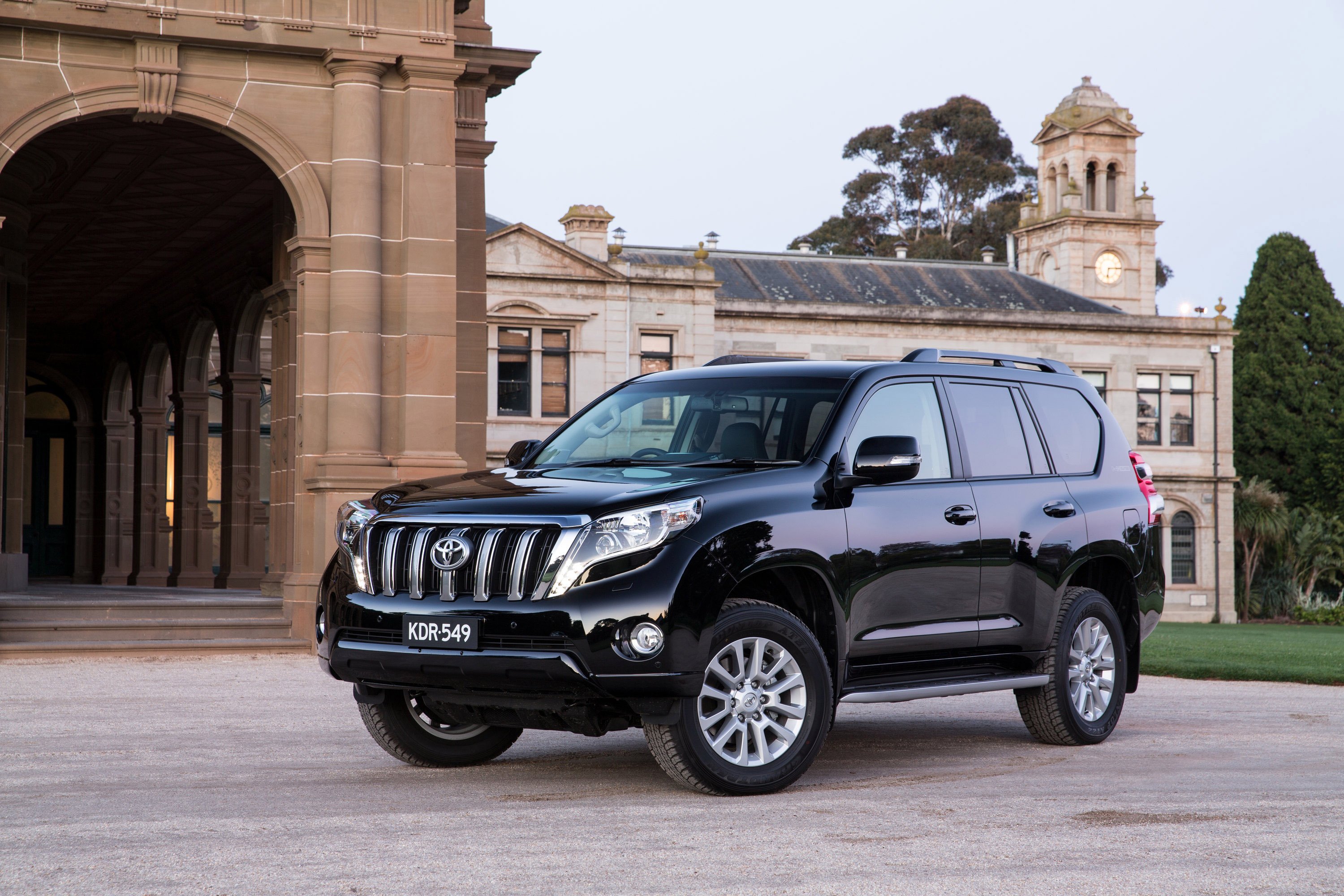 2016 Toyota LandCruiser Prado pricing and specifications photos