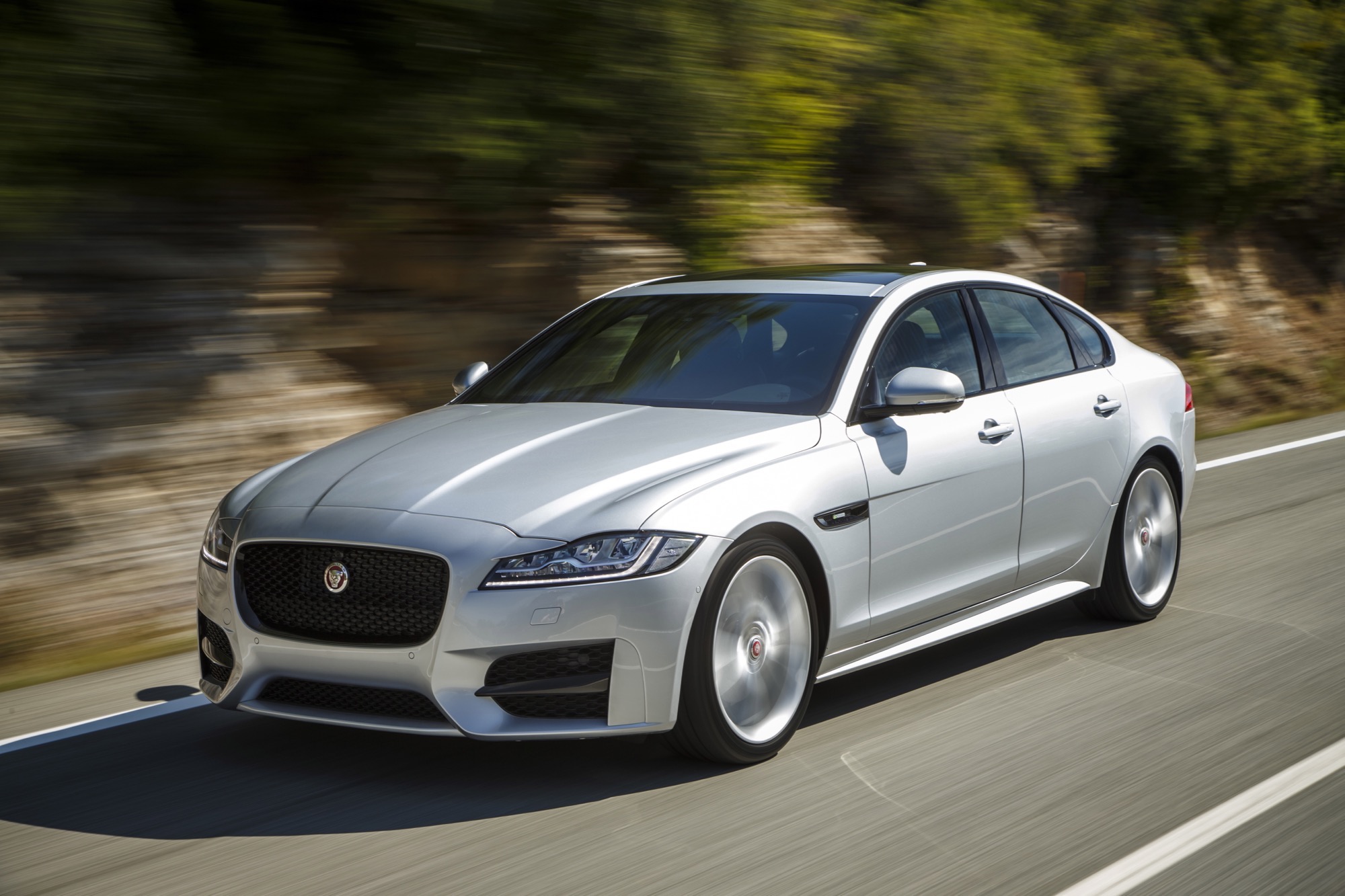 Jaguar xf xj отличия