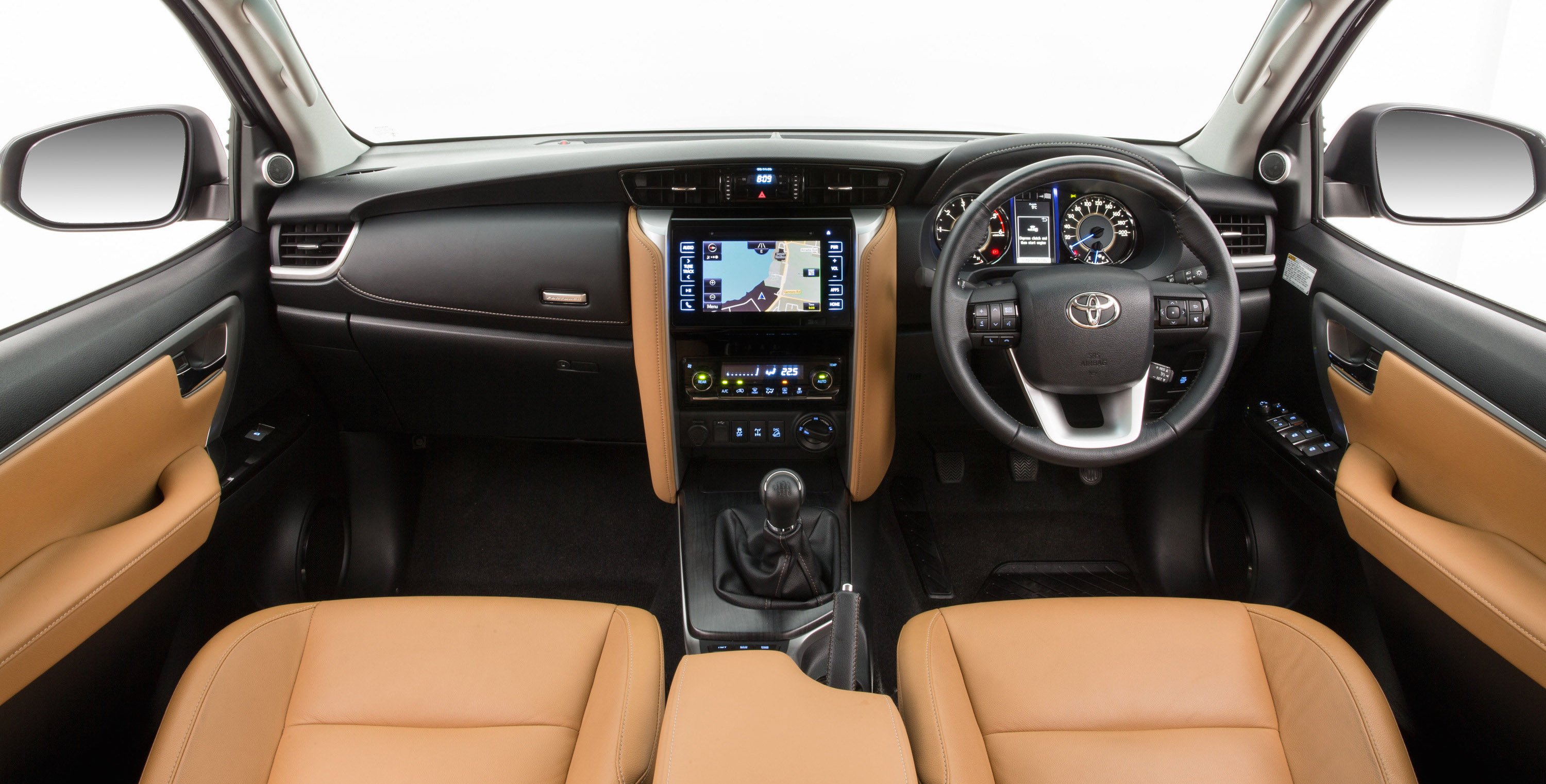 2016 Toyota Fortuner interior revealed - Photos