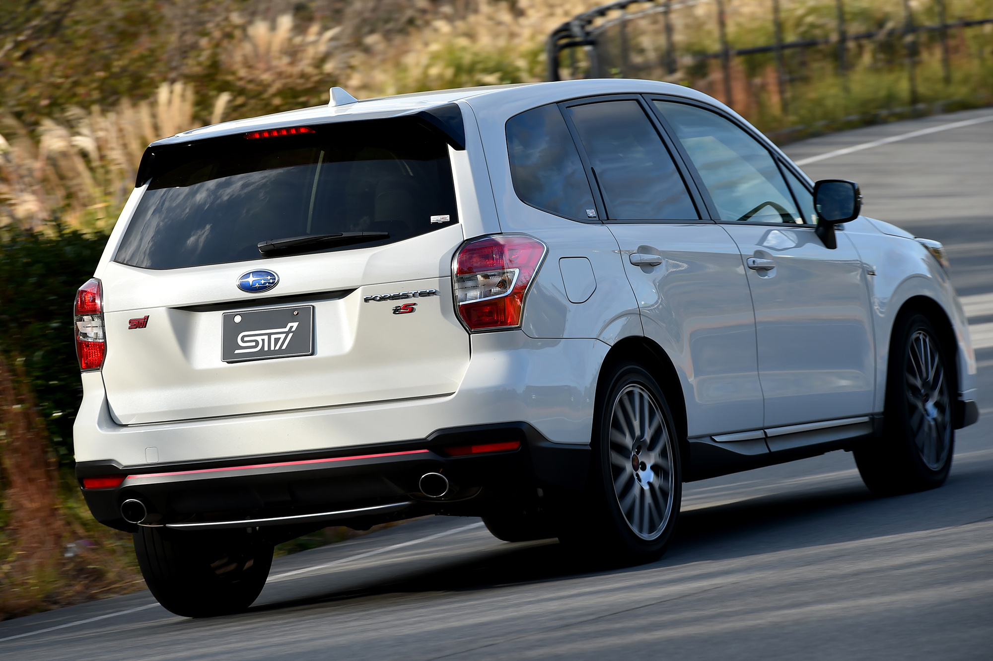 Subaru forester active edition 2015 отличия