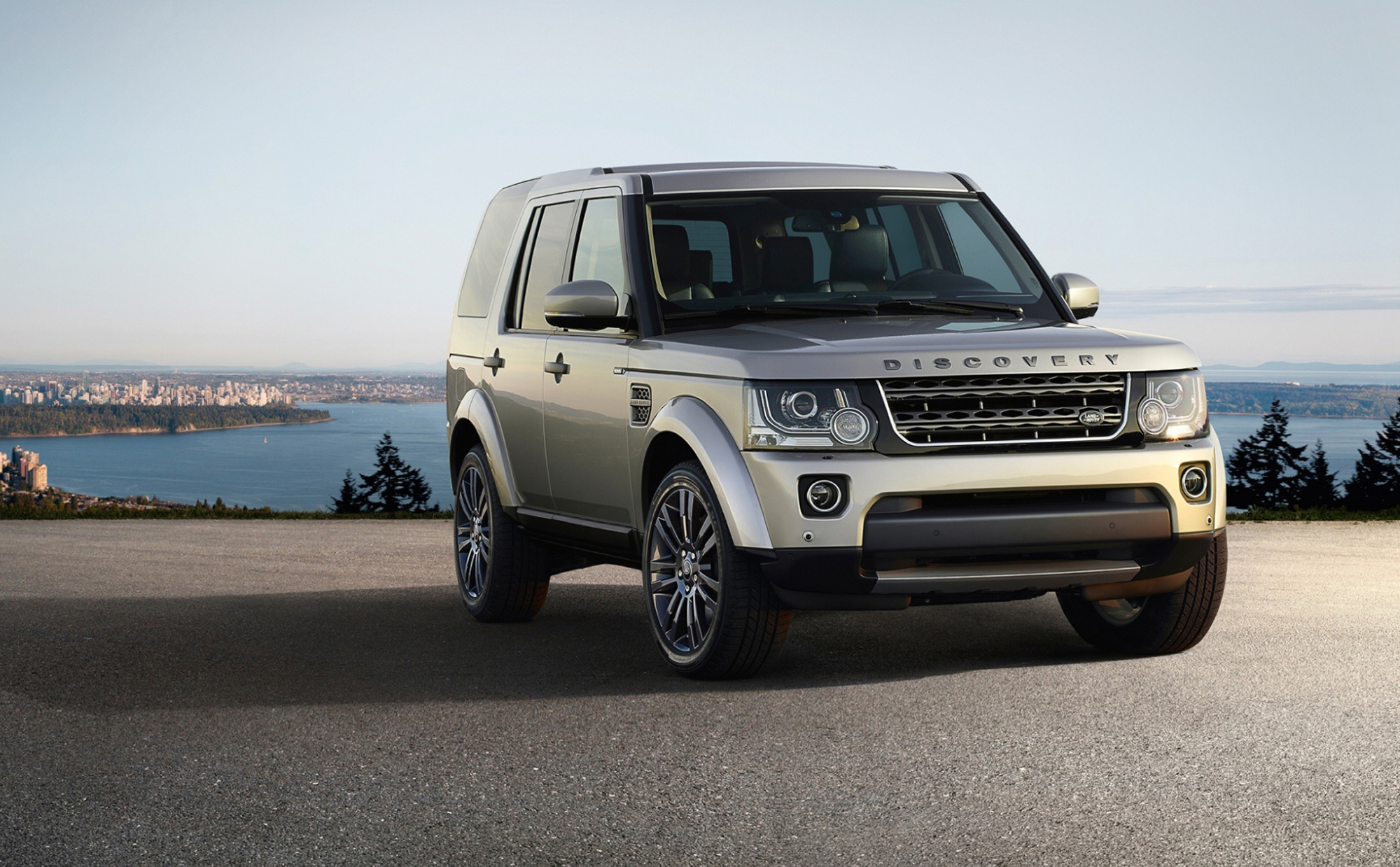2016 Land Rover Discovery Landmark, Graphite models join ...