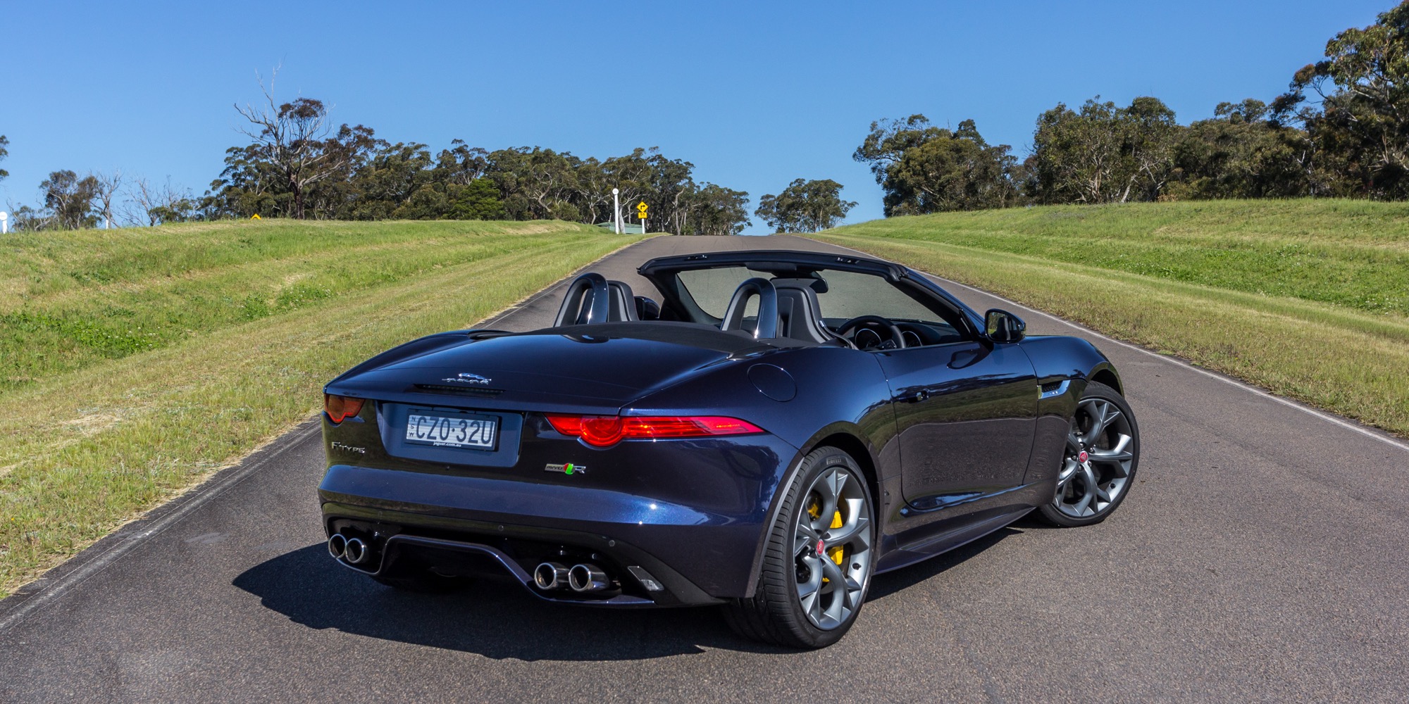 Jaguar f Type 2000