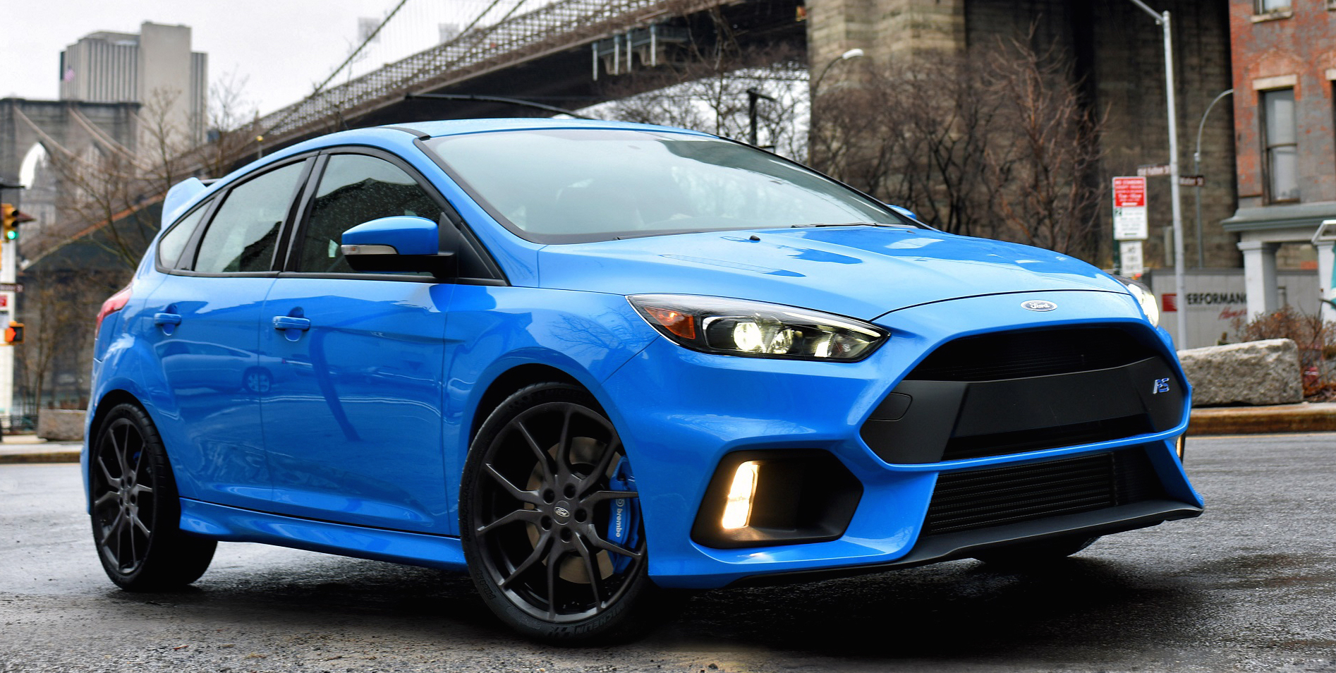 2016 Ford Focus RS pricing and specifications  Photos 1 of 5