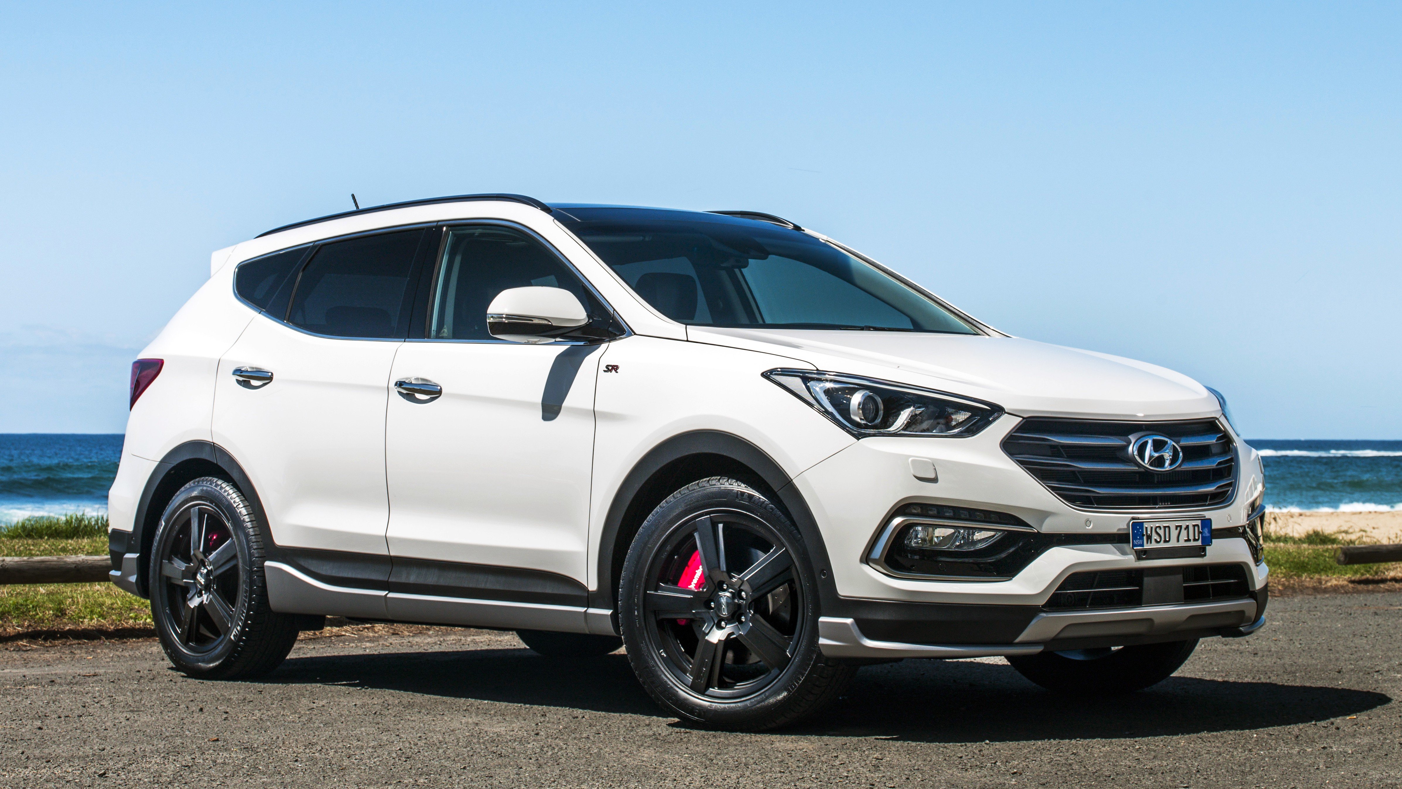 2016 Hyundai Santa Fe Series II pricing and specifications photos