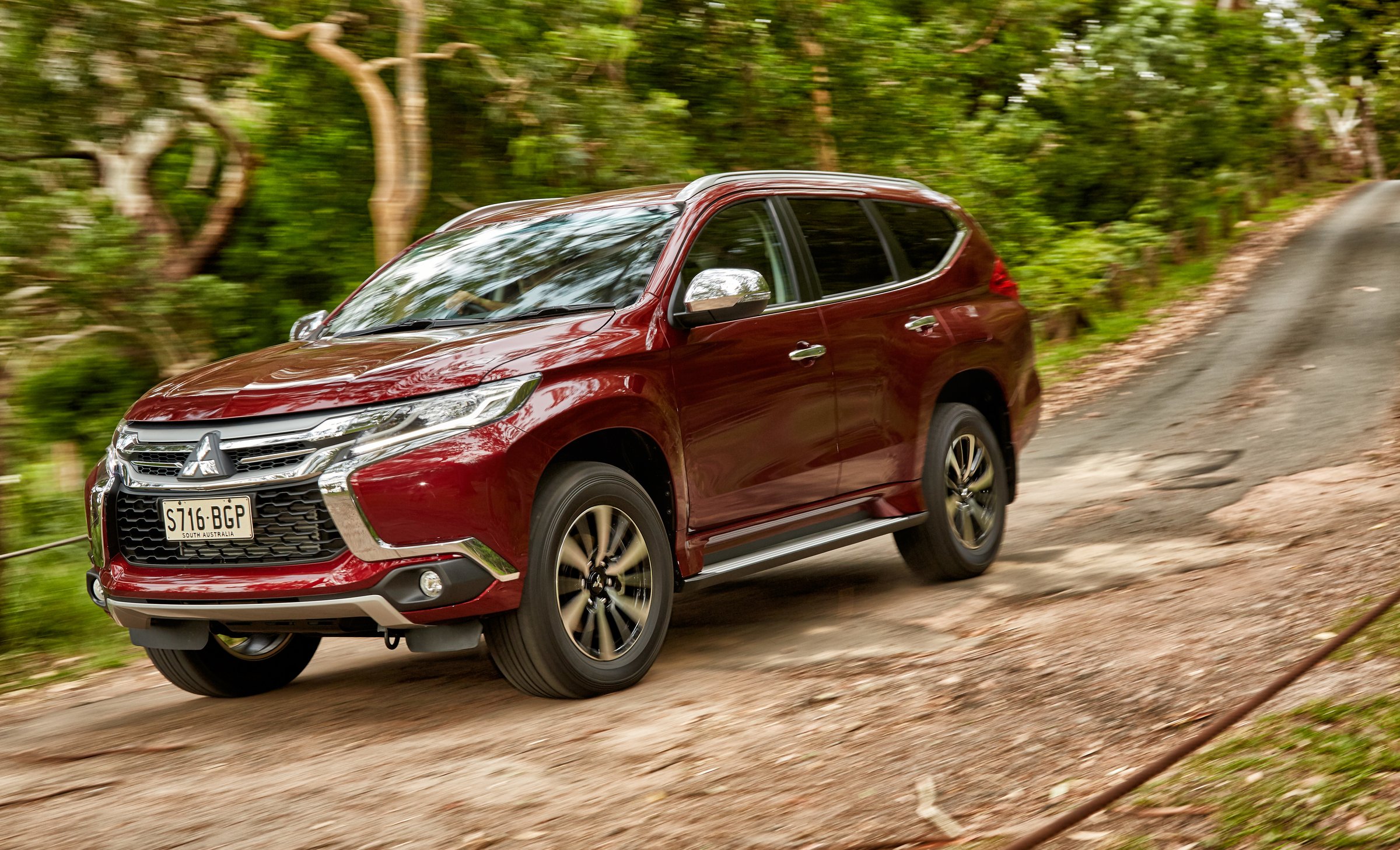 Mitsubishi pajero sport 2016