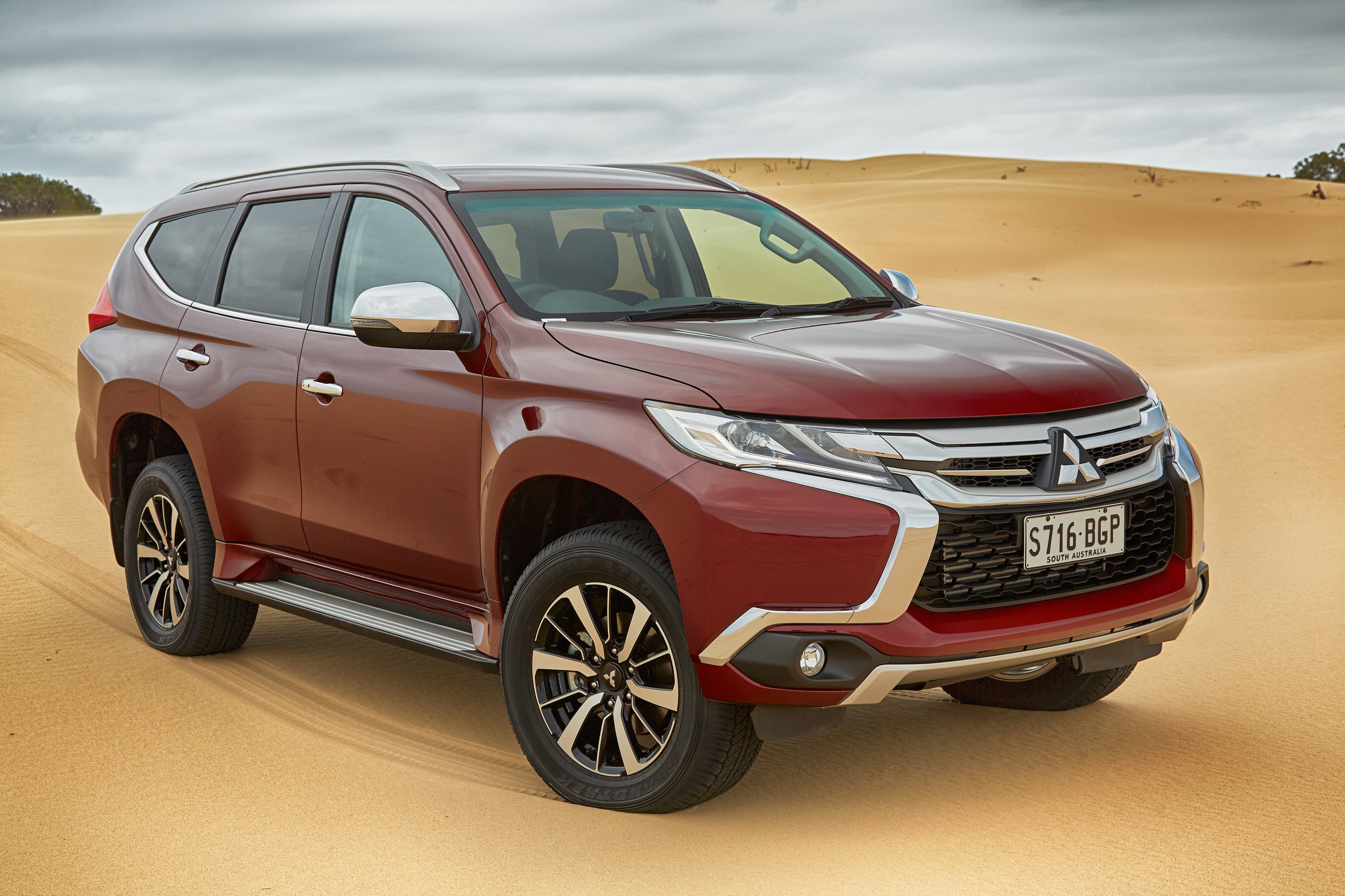 Паджеро спорт года. Новый Митсубиси Паджеро 2022. Mitsubishi Pajero Sport. Новый Mitsubishi Pajero Sport. Новый Mitsubishi Pajero 2022.