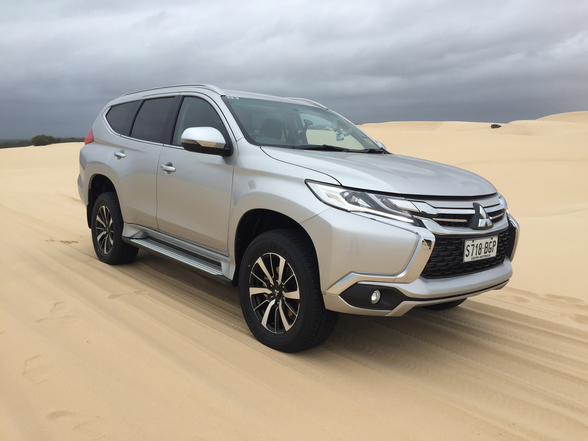 Mitsubishi pajero sport 2016