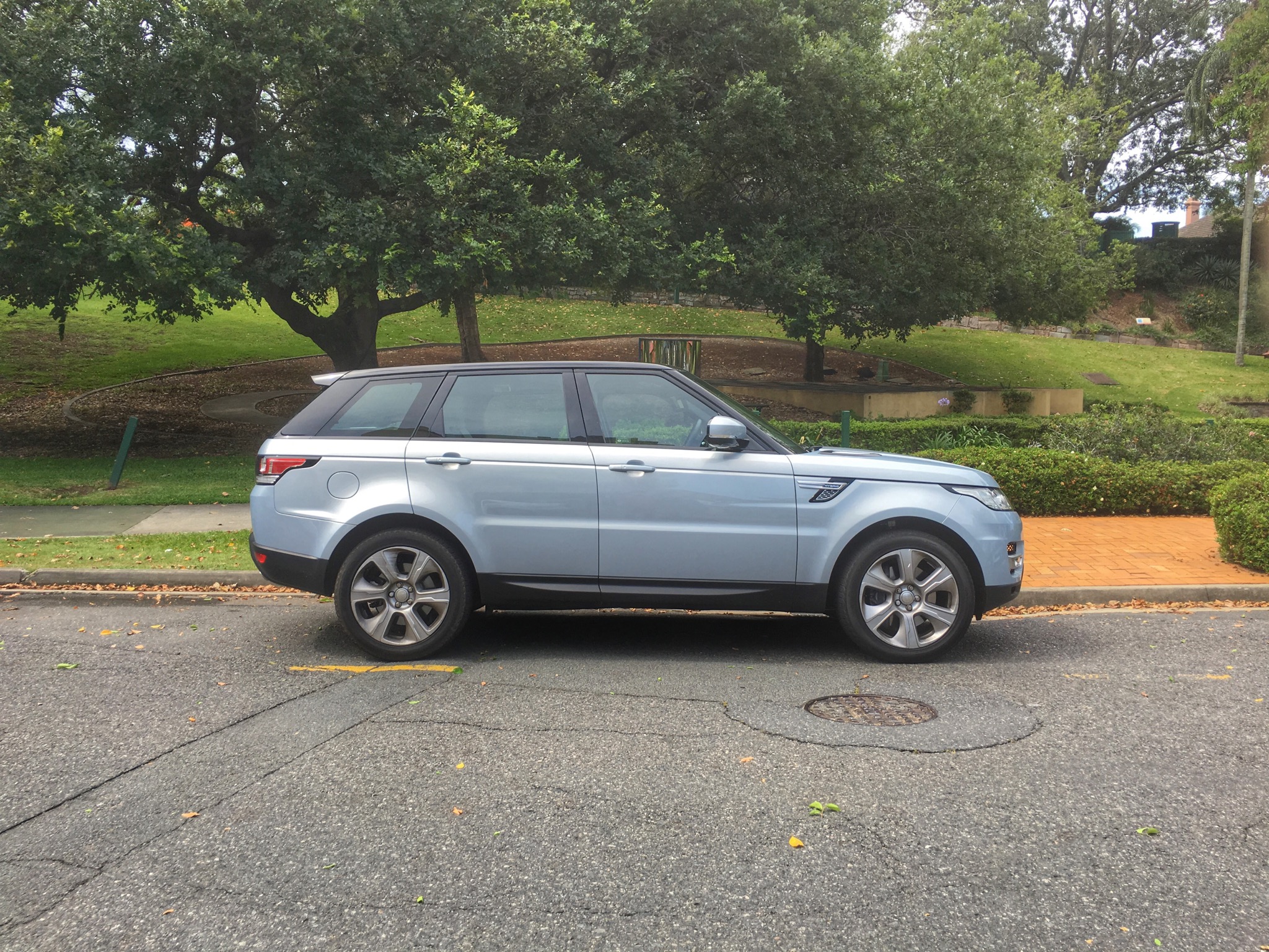 2016 Range Rover Sport Hybrid Review photos