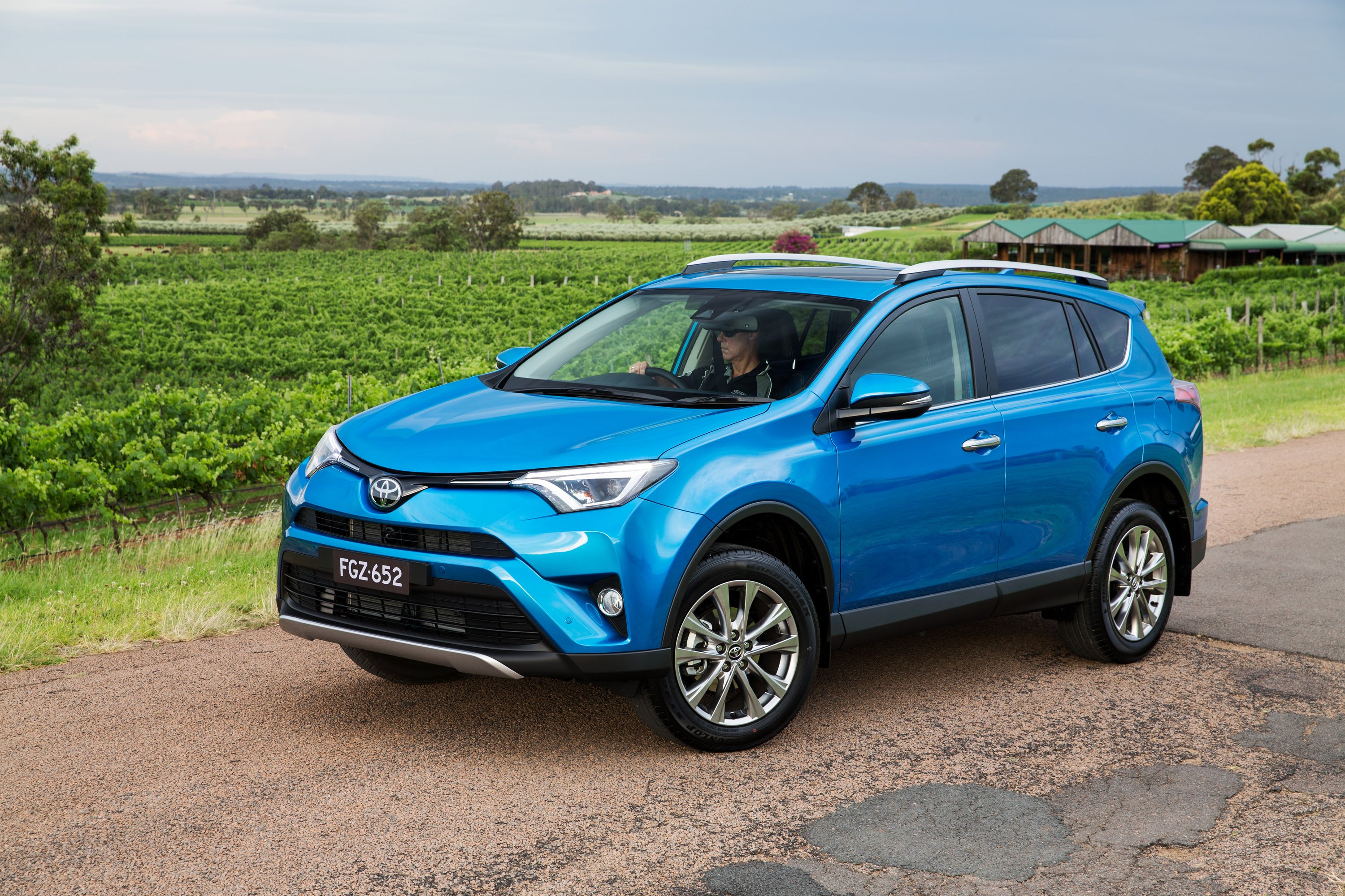 2016 Toyota RAV4 pricing and specifications - photos ...