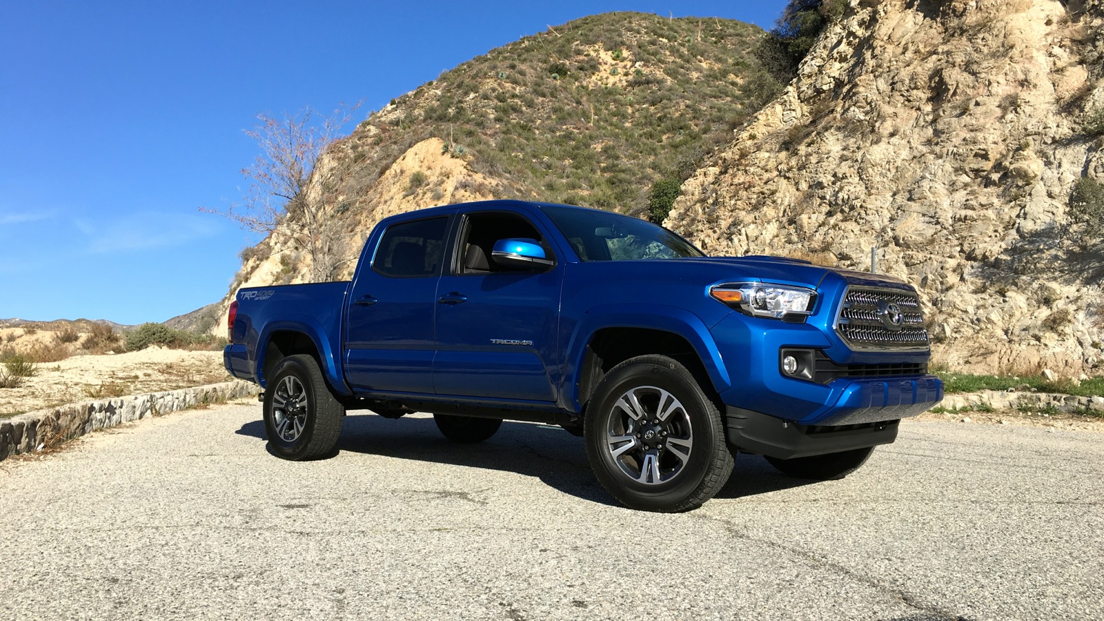 2016 Toyota Tacoma_02